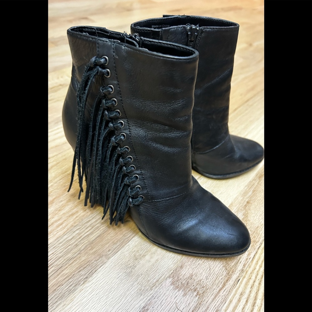 Aldo fringe booties! Black boots with fun fringe, size 7.5 - Picture 6 of 11